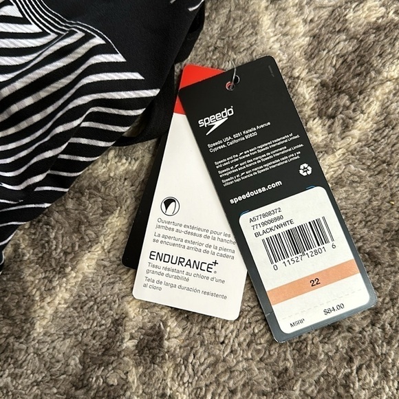 NWT Speedo Endurance Cross back One Piece Swimsuit Black White Womens Size 22 - Picture 2 of 2